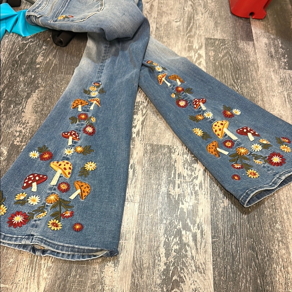 DRIFTWOOD flare leg mushroom embroidery jeans